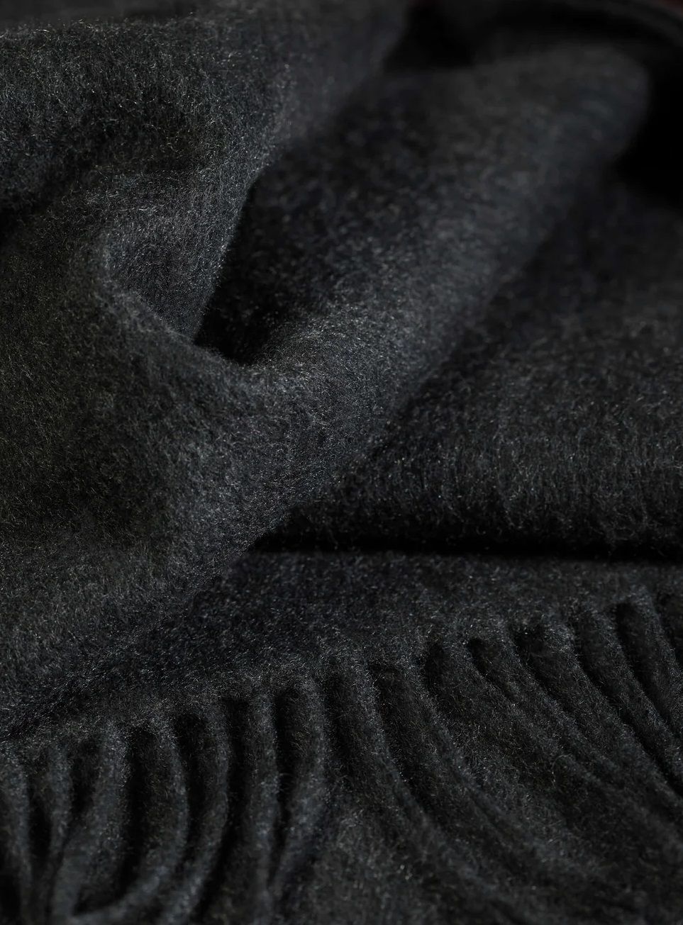 Jhonstons of Elgin ジョンストンズオブエルガン カシミア サイズ 190 cmX 35 cm スコットランド製 Charcoal チャコール ユニセックスにご使用頂けます｡ 並行輸入品