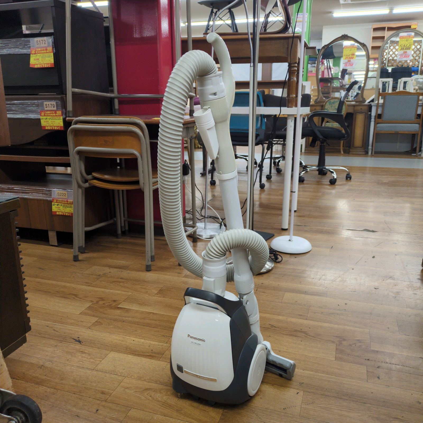 J 315 小キズ使用感有り 2019年製 Panasonic 紙パック式掃除機 MC PKL 20 A W