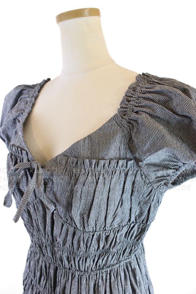 バックリボンシャーリングワンピース