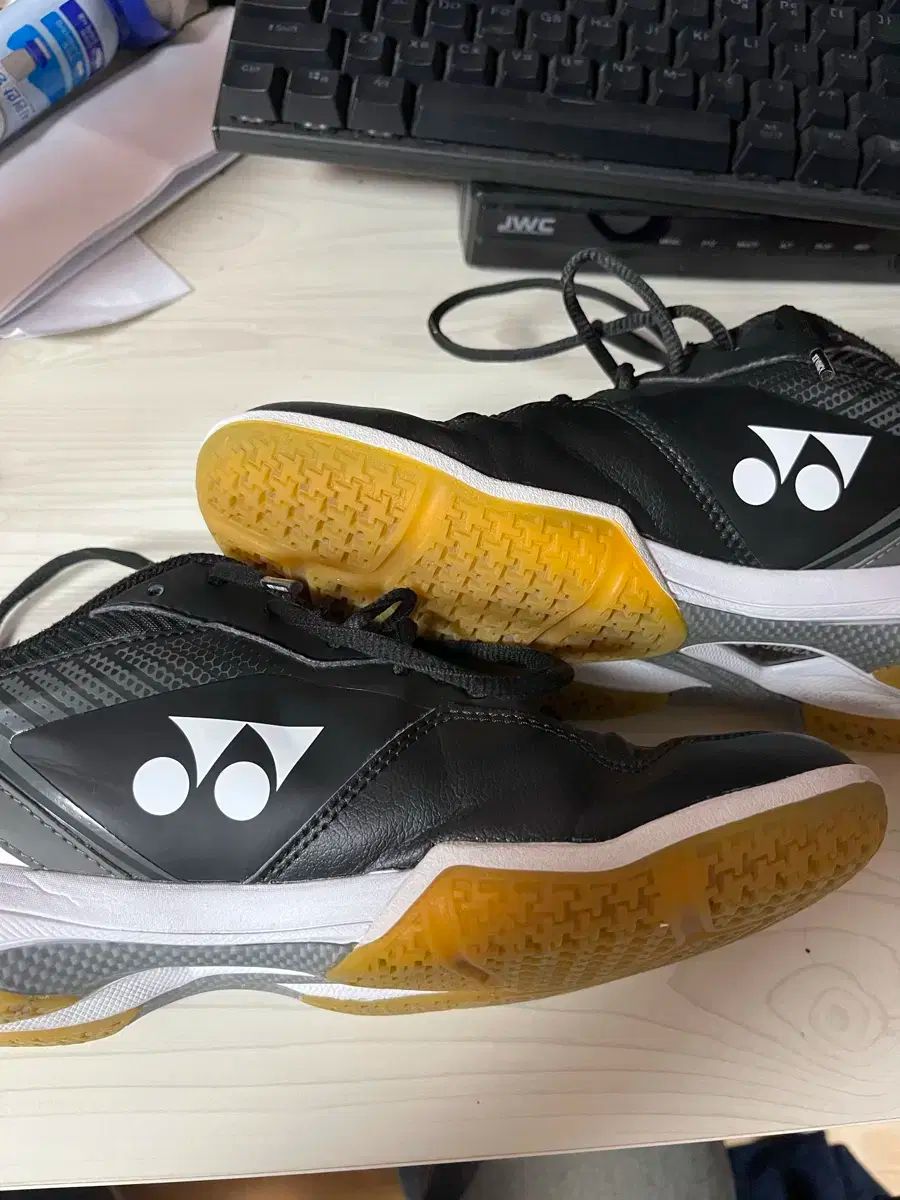 ヨネックス バドミントンシューズ