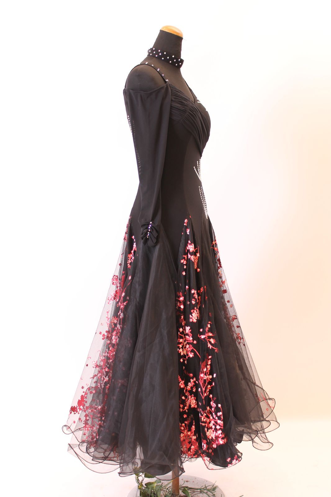 愛された ロングドレス ブラック×赤プリント柄 Ｍサイズ コンテスト 発表会 パーティ ナイトロングドレス オーダーメイド対応可