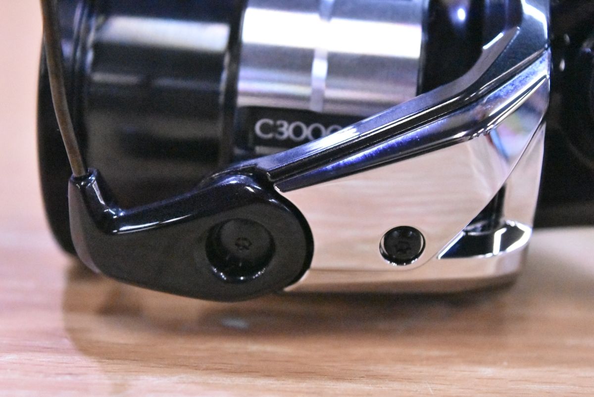 シマノ 23 ヴァンキッシュ C3000MHG SHIMANO VANQUISH スピニングリール シーバス エギング トラウト バス 等