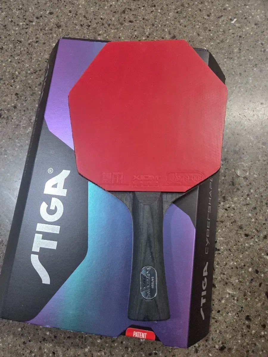 スティガ サイバーシェイプ カーボン 卓球ラケット