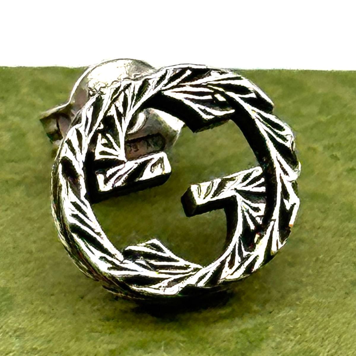 GUCCI インターロッキングg シルバー925 片耳 燻加工 ピアス0589b