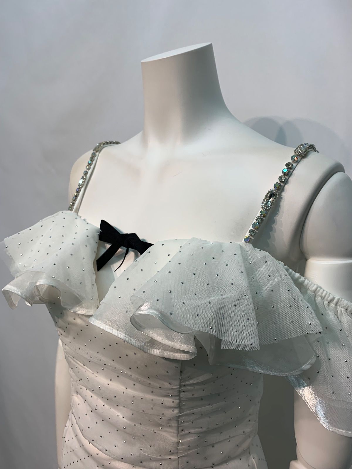 超激安セール開催中です！ 1775 ROBE de FLEURS ローブドフルール キャバクラ ドレス セットアップ キラキラ ストーン リボン フリル キャミ タイト ミニ キャバドレス M