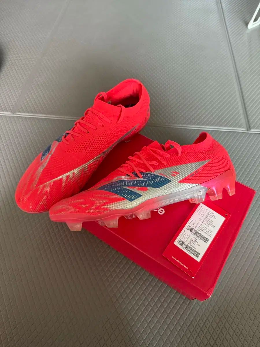 265 ニューバランス フューロン v8 ピンク