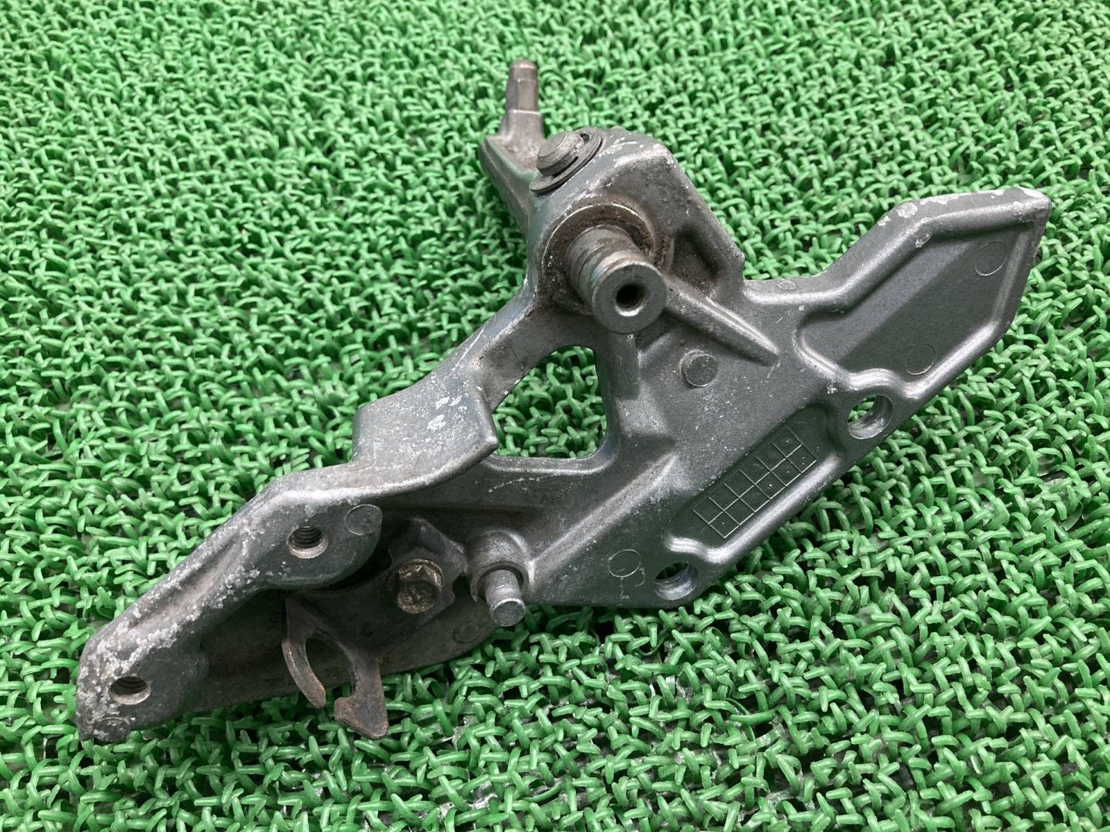 ZZ-R1100 ステップ 右 35011-1636 カワサキ 純正 バイク 部品 ZXT10D