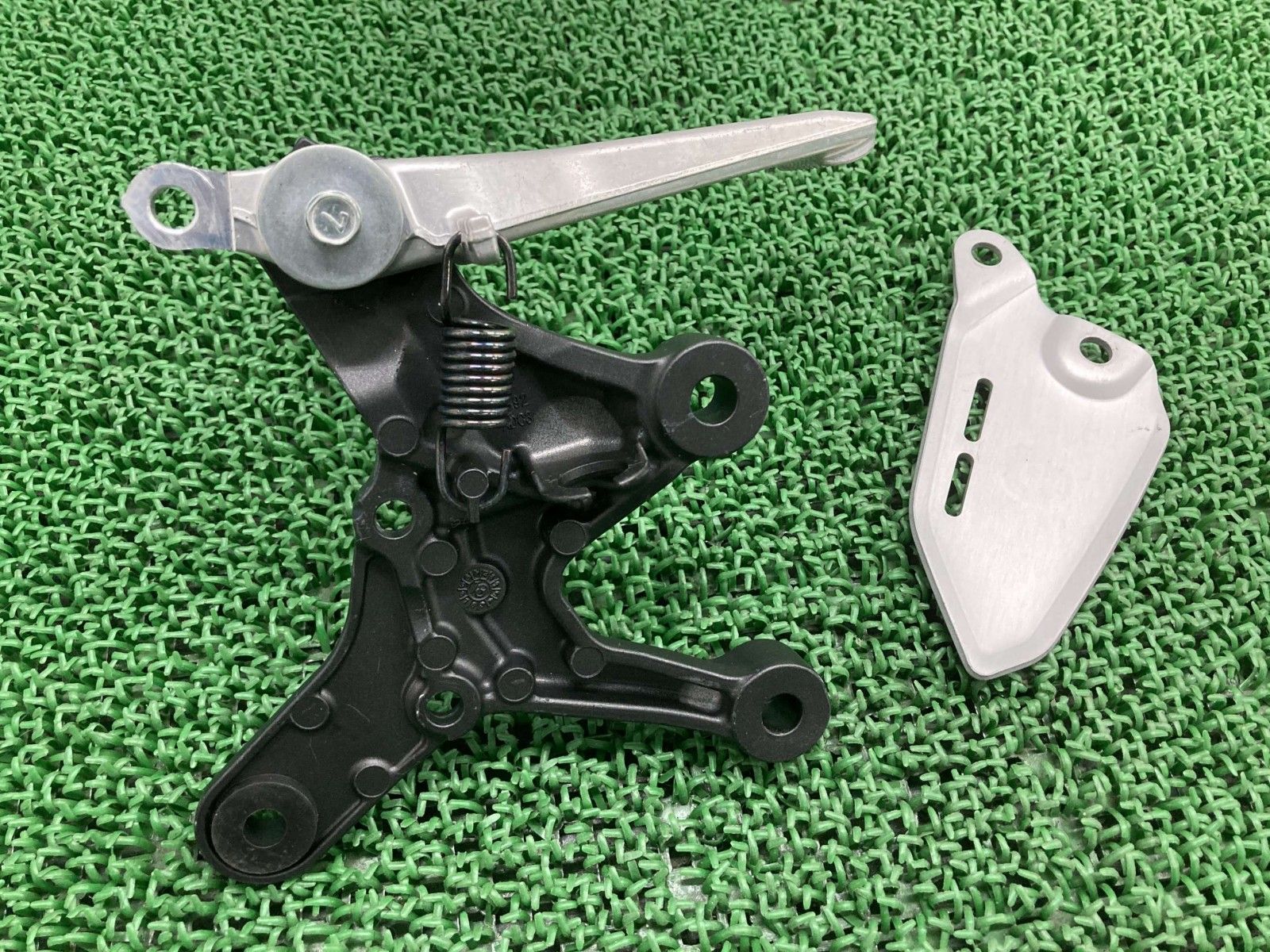 Z900RS ステップ 右 1392 カワサキ 純正 中古 バイク 部品 ZR900C