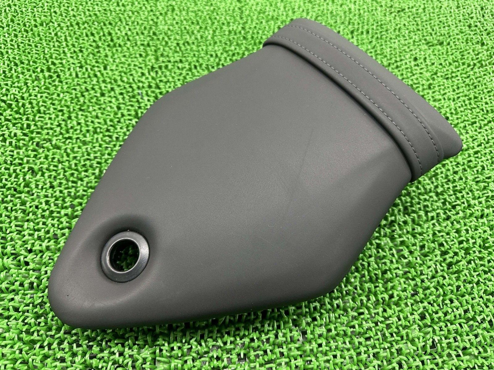 S1000RR タンデムシート 668833-10/5253 7715981 BMW 純正  K47 668833-10 5253 7715981 シートバンド 車載工具付き Ux