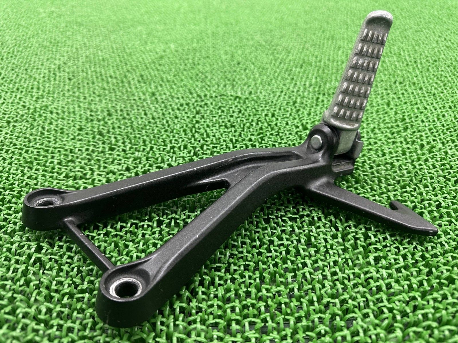 バイク ZX-25R タンデムステップ 右 SKT カワサキ 純正 バイク 部品