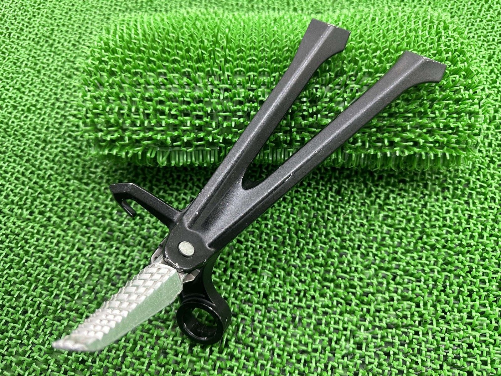 GSX R 750 タンデムステップ 右 14 J スズキ バイク 部品 GR 7 JA ペグ 600 ペイント素材に 曲がりなし Tn