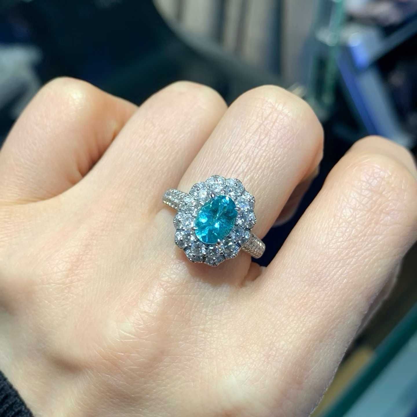 1.06ct 天然パライバトルマリン リング 「天然が生んだ奇跡の輝き―― 1.06カラットのネオンブルーが紡ぐ、唯一無二の物語。」 - メルカリ