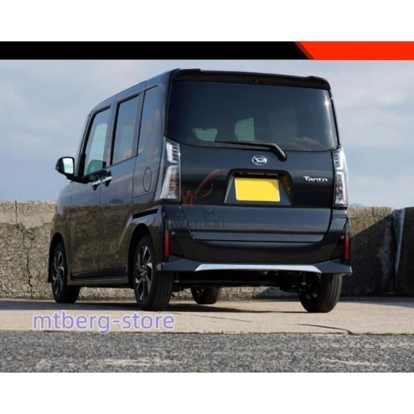 リアバンパーガーニッシュ