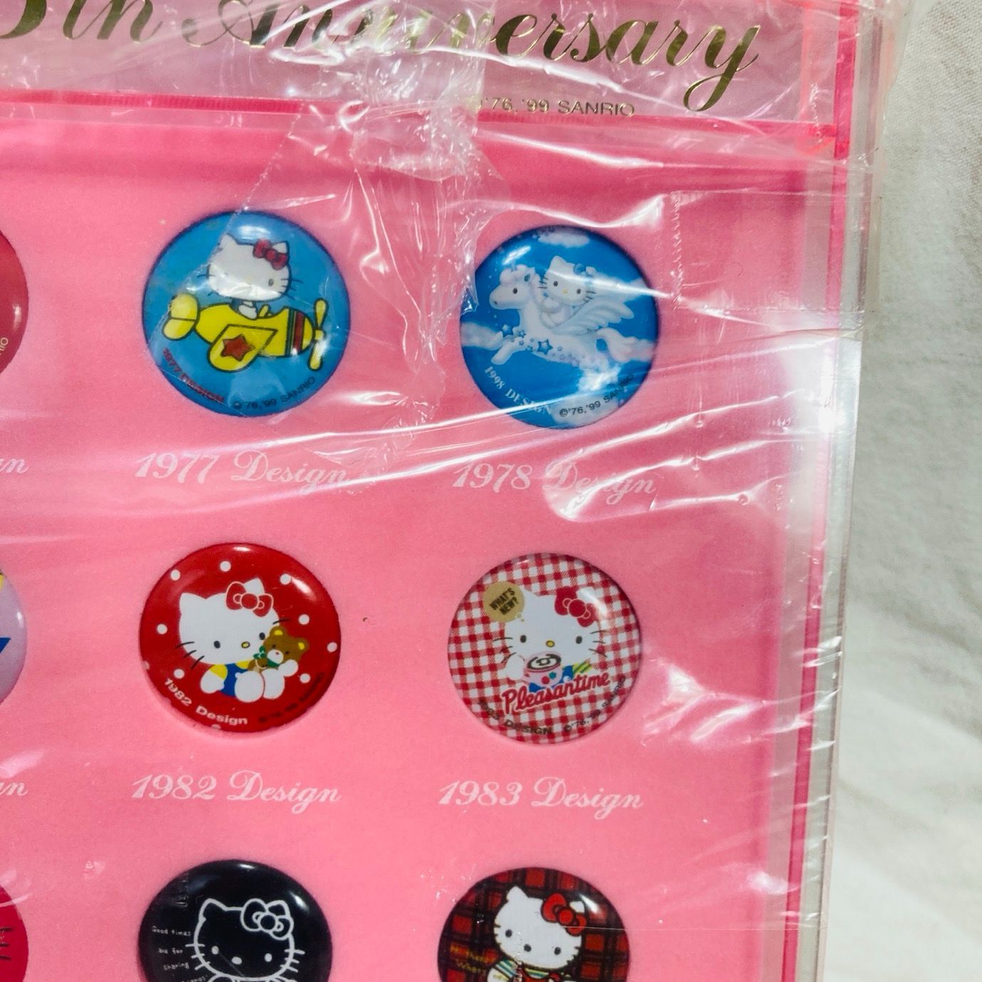 サンリオ ハローキティ 25周年 缶バッジ 箔押しサイン - メルカリ