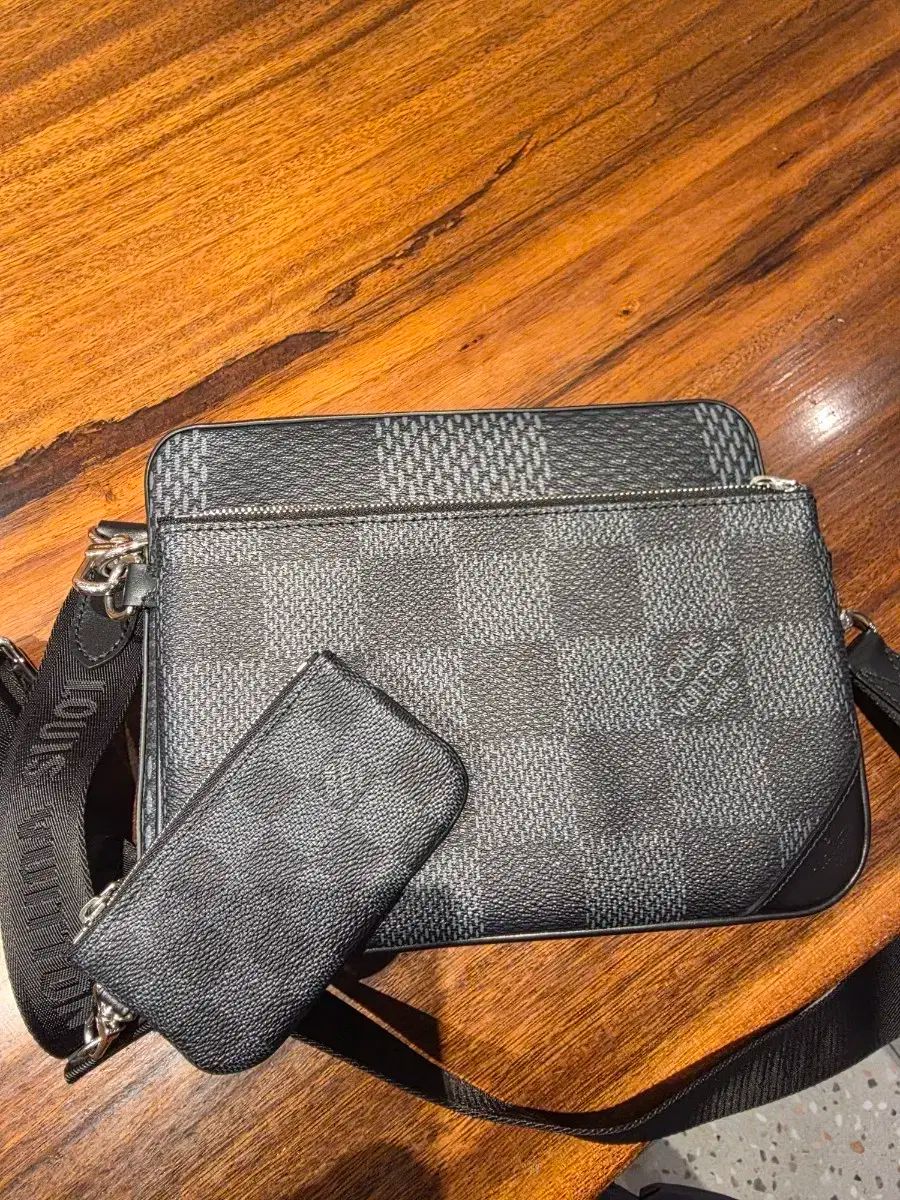 ルイヴィトン トリプル メッセンジャーバッグ ダミエ メンズバッグ 22年 新世界 永登浦 本店 直