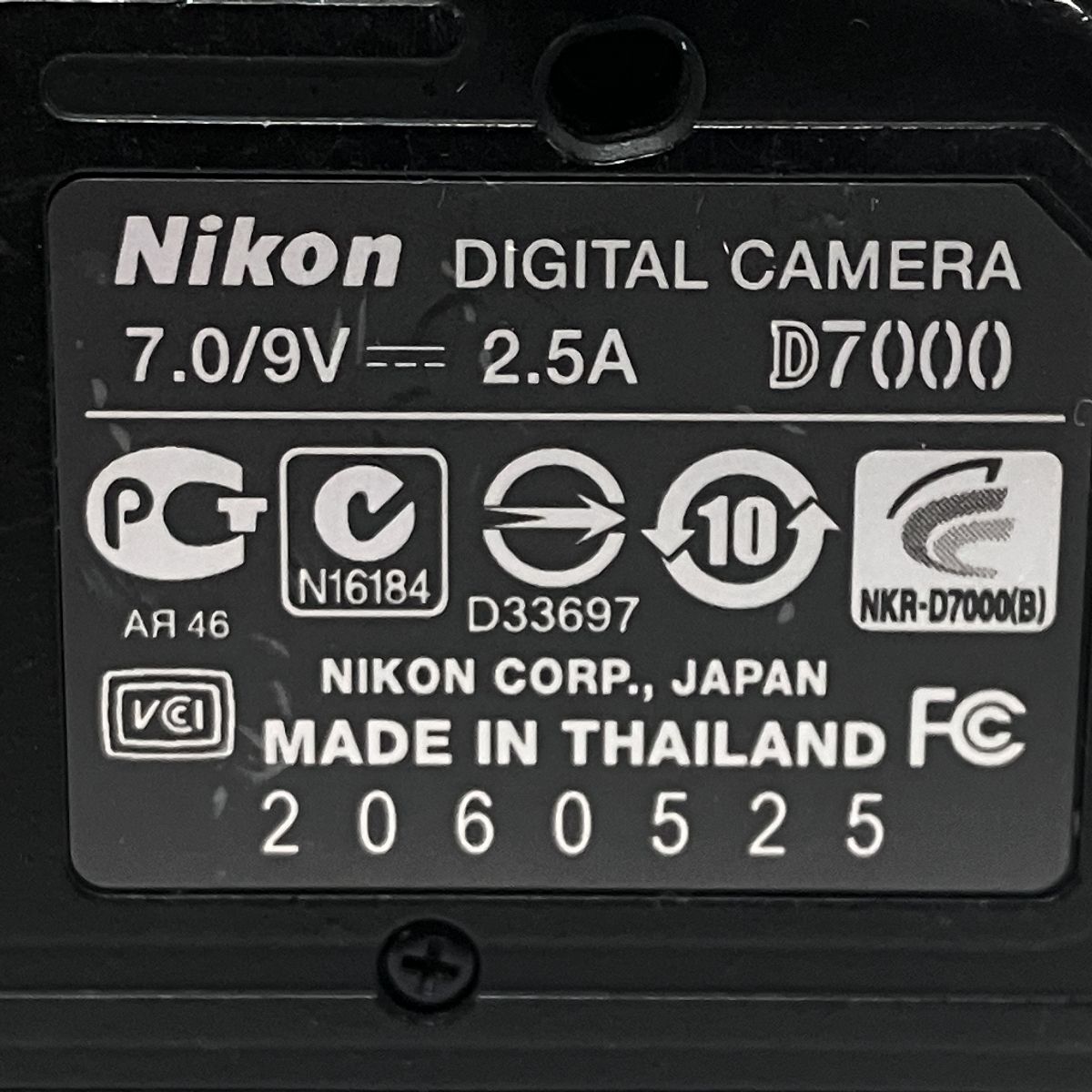 D7000