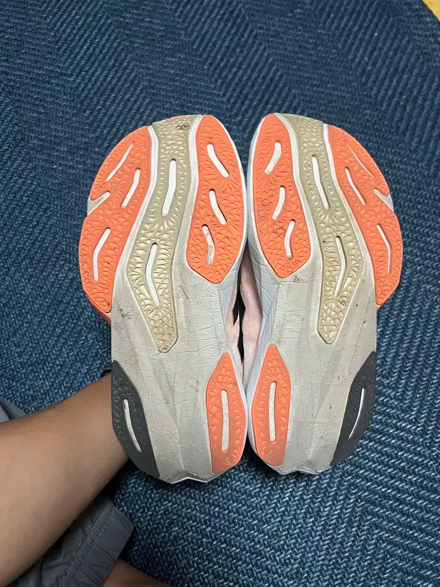 フォーマル ニューバランス フューエルセル レベル v4 スニーカー 25センチ