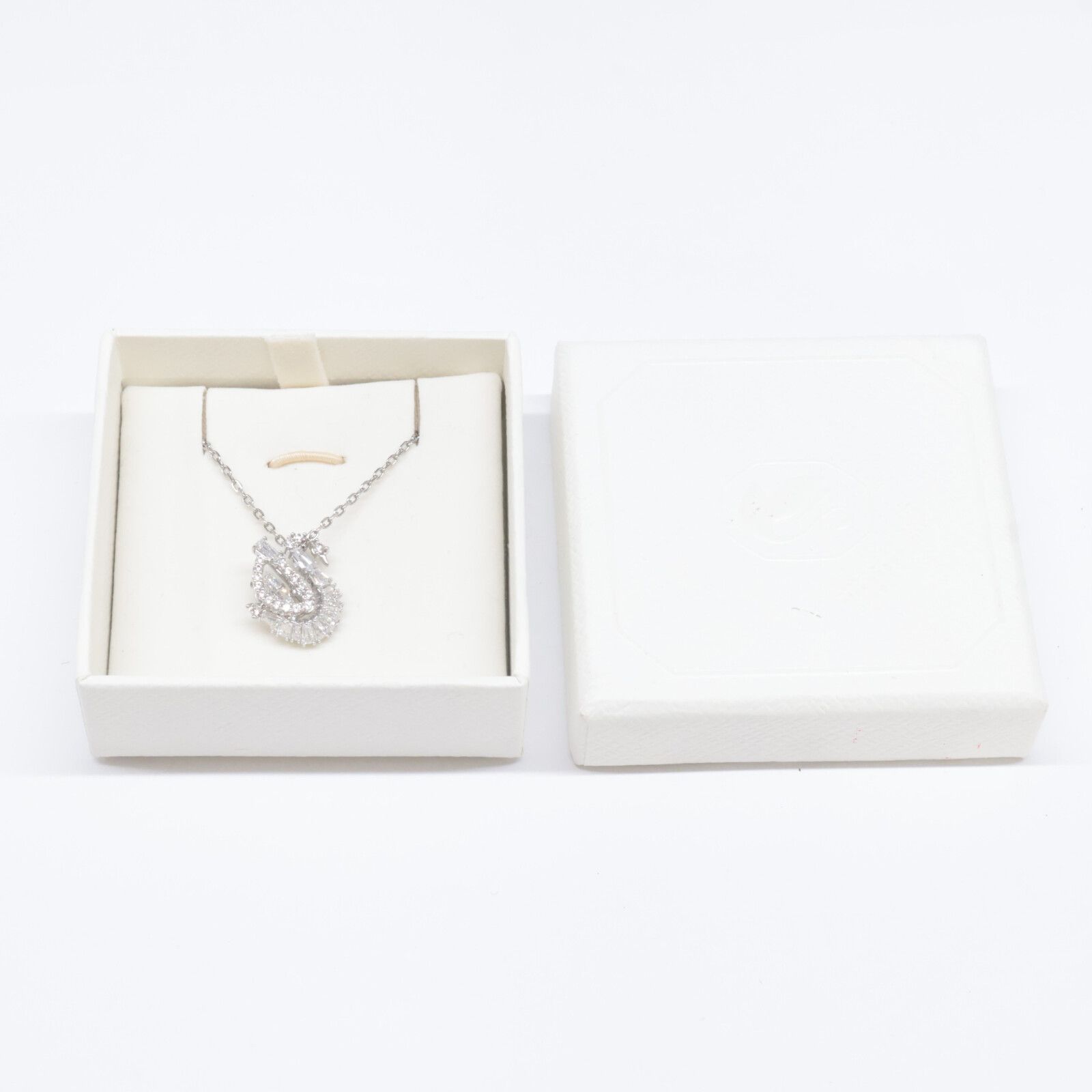 スワンペンダント