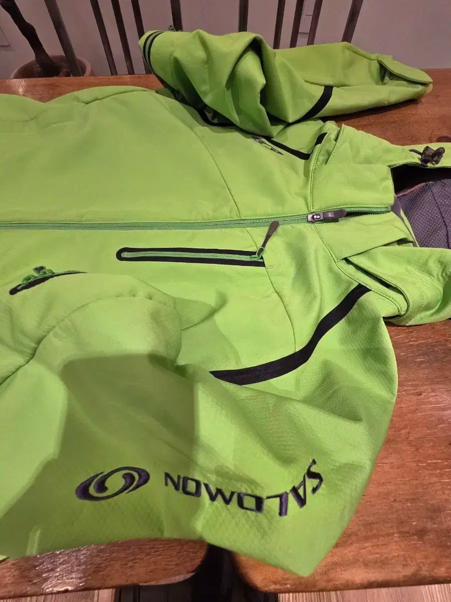 SALOMON ウィンドストッパー