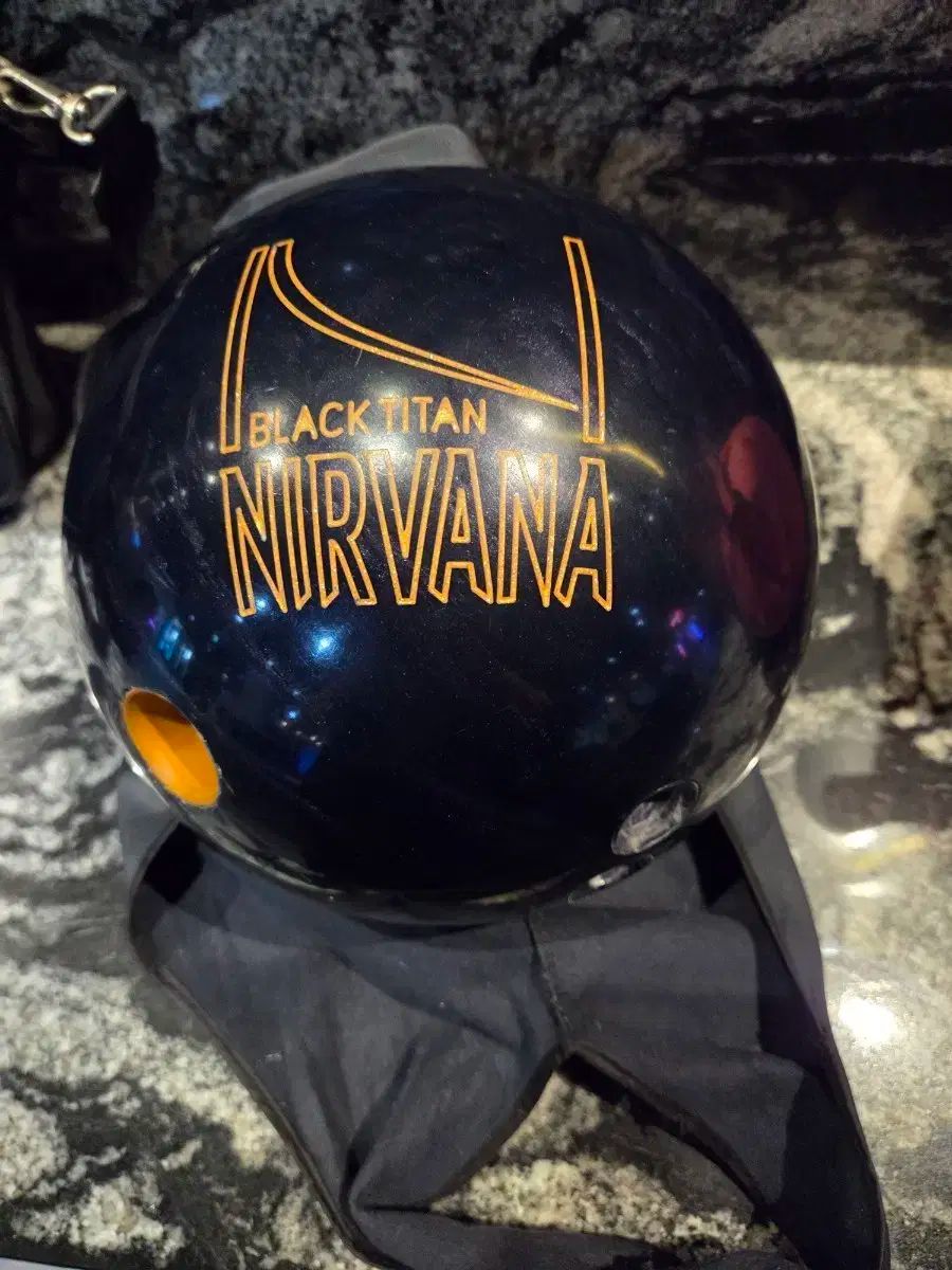 ブラック タイ タン NIRVANA ニルヴァーナ 14 パウンド ボーリング