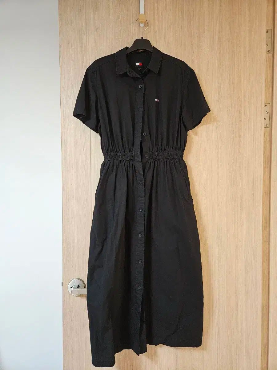トミーヒルフィガー ブラック ONE PIECE シャツ