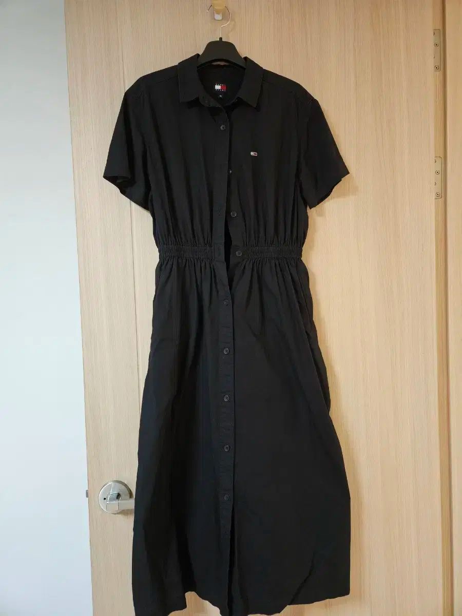 トミーヒルフィガー ブラック ONE PIECE シャツ