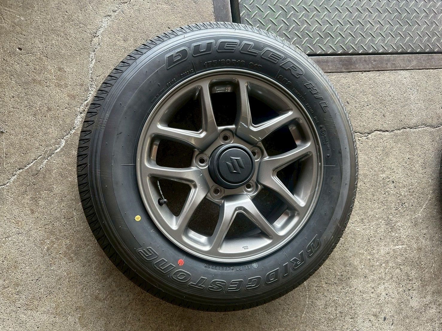 16インチホイールとタイヤ4本セット 16