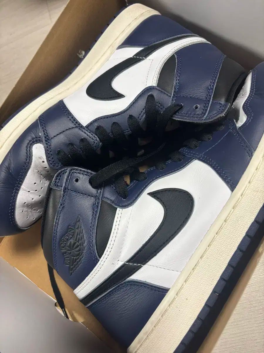 ナイキ エア ジョーダン 1 ハイ ミッド ミッドナイト ネイビー 270
