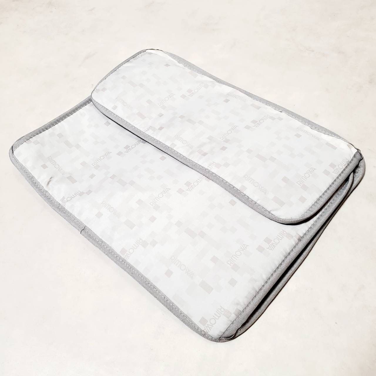  廃盤 RIMOWA リモワ SALSA サルサ ビジネストローリー 25 L 2輪 ブラウン TSAロック 超軽量 ポリカーボネート製 キャリーケース スーツケース 機内持ち込み可 1〜2泊 出張 旅行用 キャリーケース バッグ