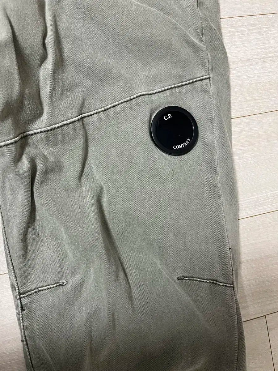 【31様】CPカンパニー　薄手ジョガータイプパンツ コットン79 ナイロン21 CPカンパニー ジョガーパンツ 31様】CPカンパニー 薄手ジョガータイプ