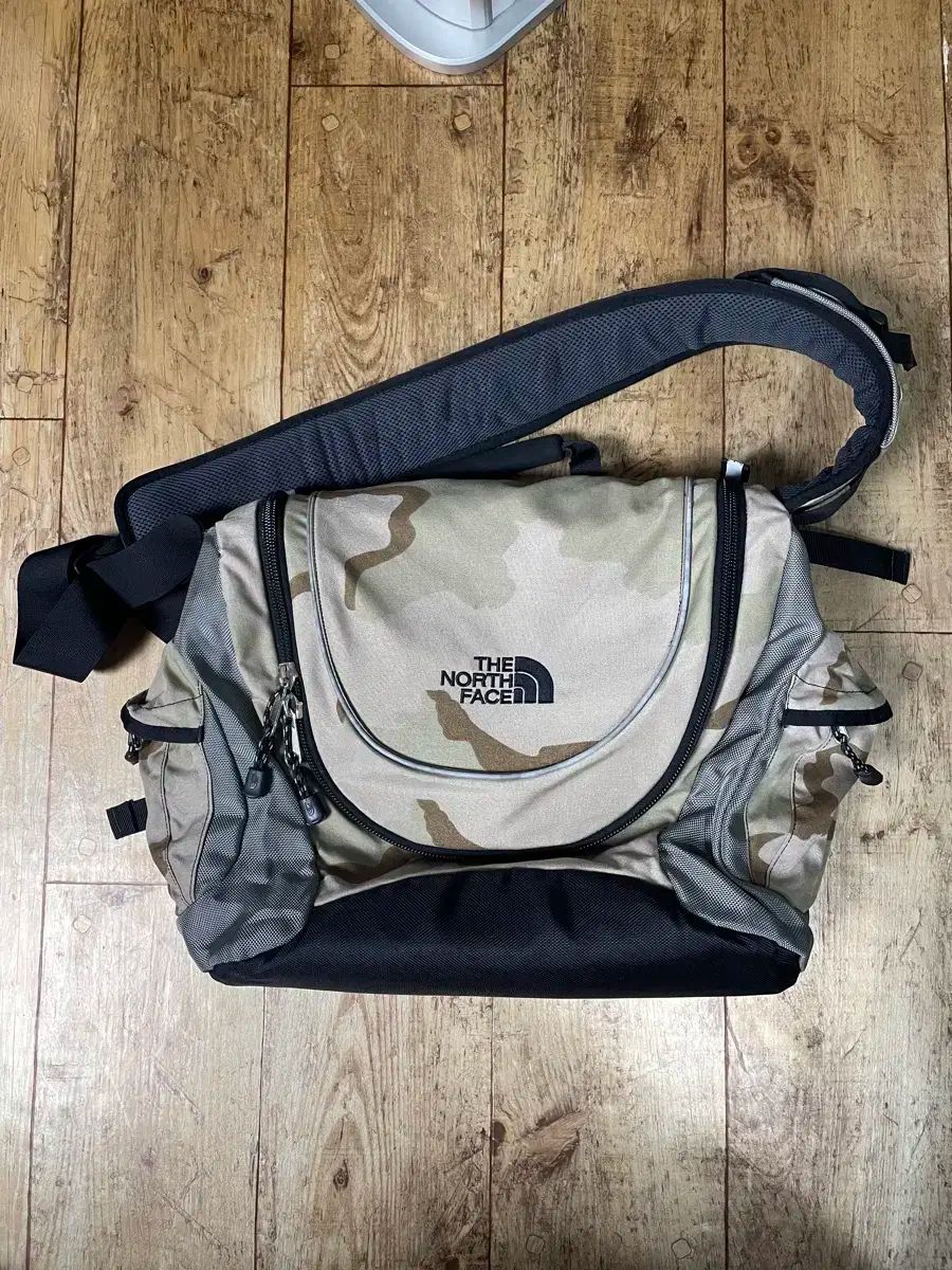 THE NORTH FACE ザノースフェイス カモフラ クロスバック