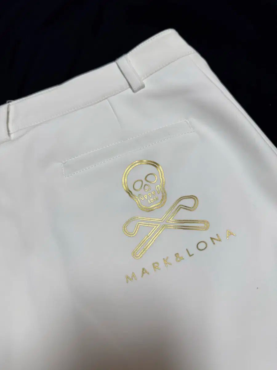 売れ筋 MARK & LONA マークアンドロナ キルティング ゴルフ スカート 白