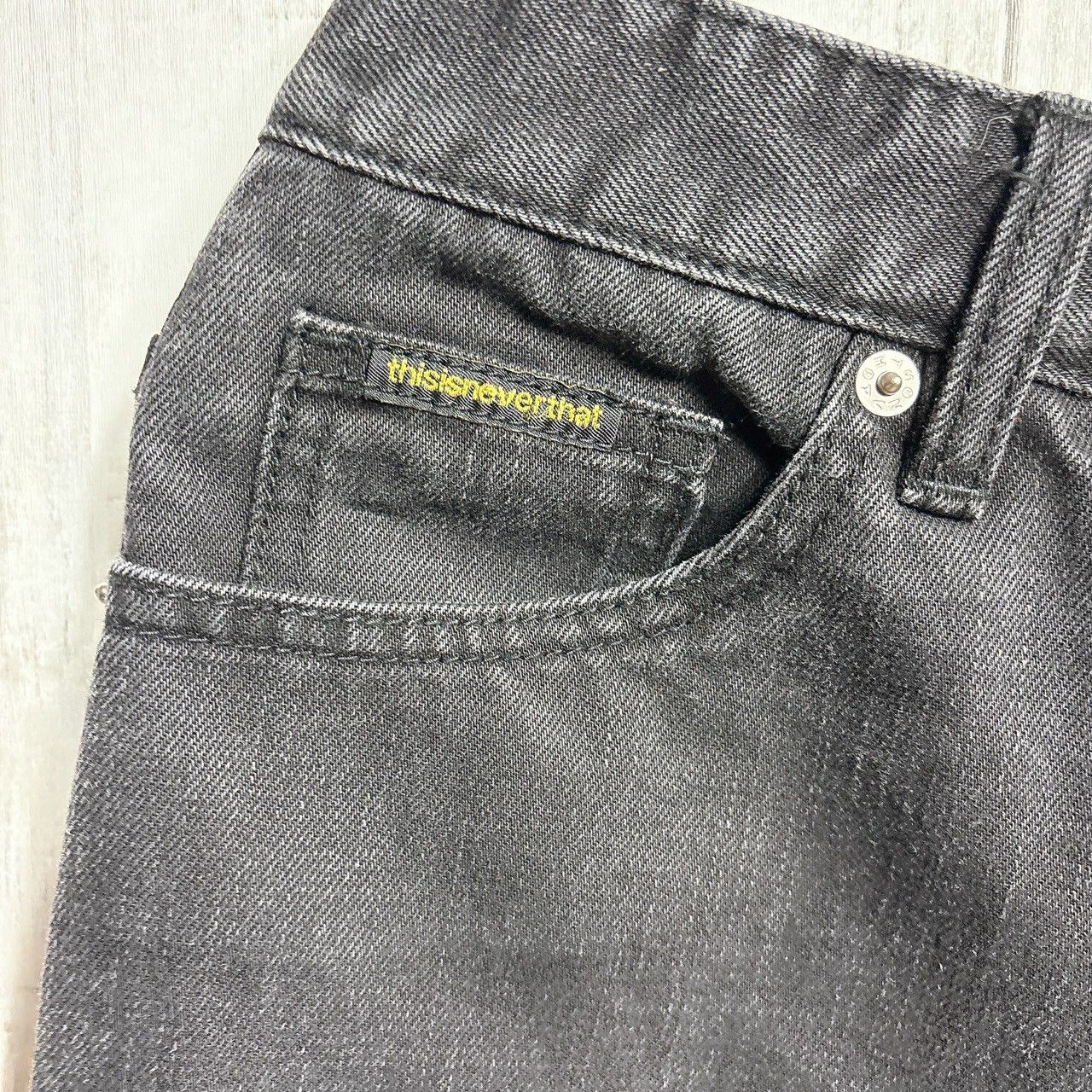 thisisneverthat ディスイズネバーザット ブラックデニムパンツ カット 