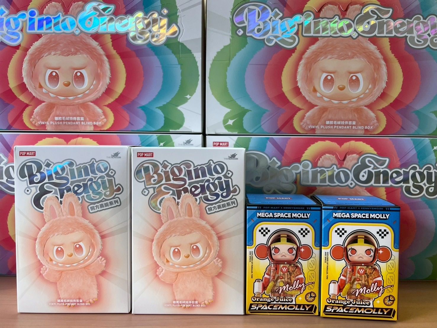 Labubu Big into Energy 2ピース ＆Pop Mart Mega Space Molly シリーズ4 2ピース 合計4ピース