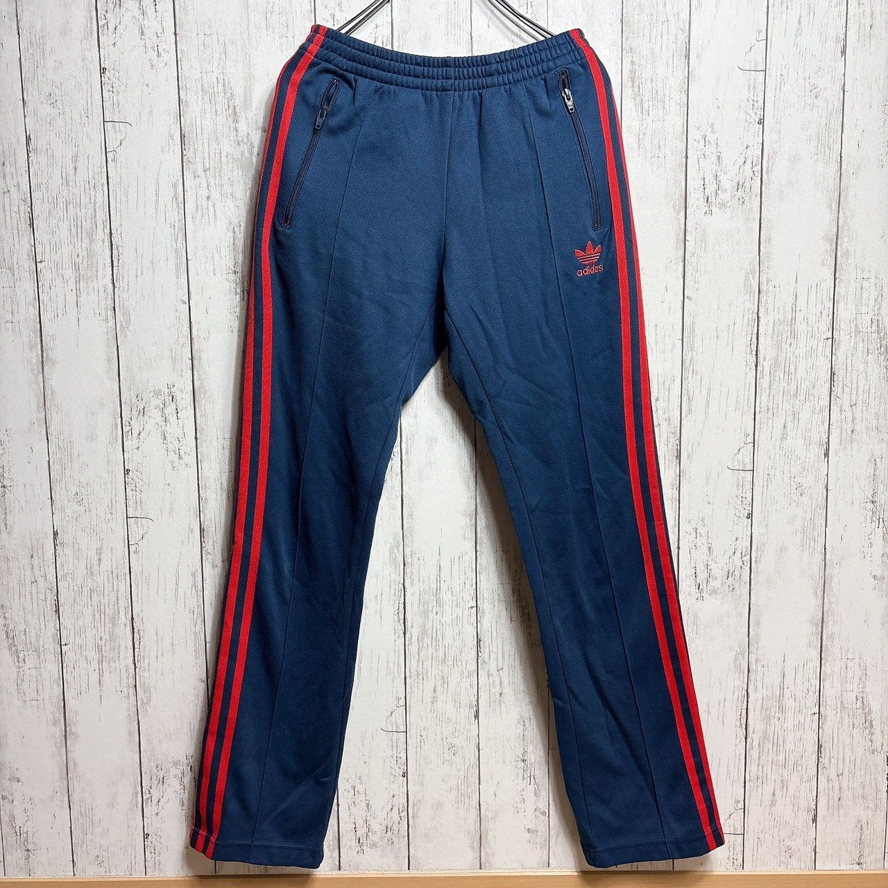 アディダ ストラックパンツ ネイビー スリーストライプ トレフォイル 刺繍 adidas アディダス トラックパンツ EUROPA ネイビー 95 スリー