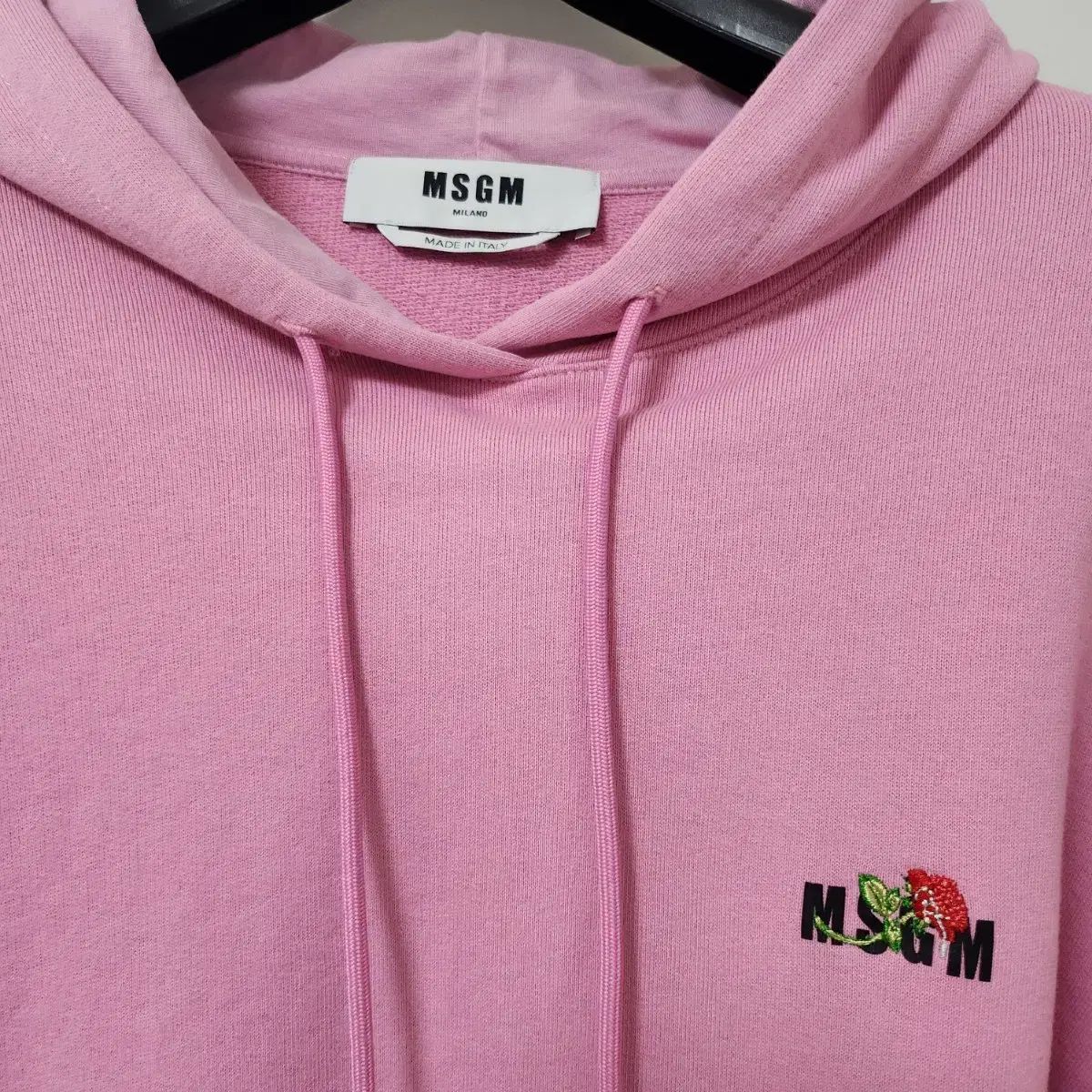 セミクロップド フードTシャツ