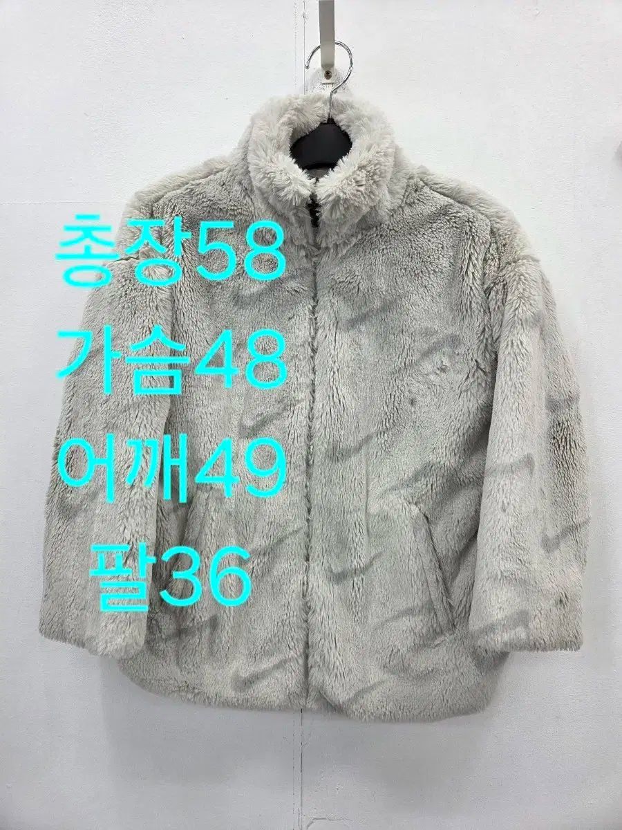 145 NIKE ジュニア シープスキン フリース ジップアップ ジャケット アイボリー