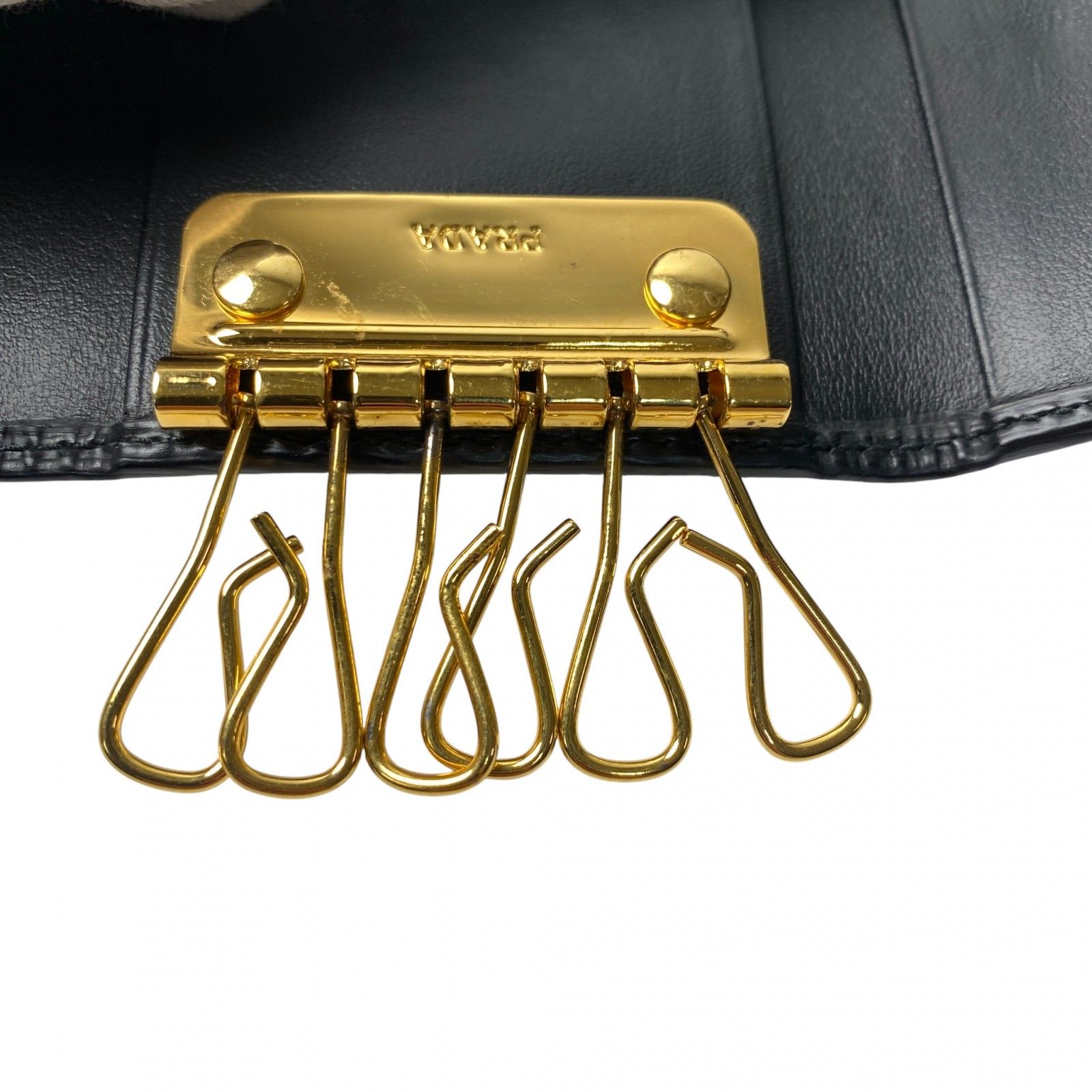 三角ロゴプレート