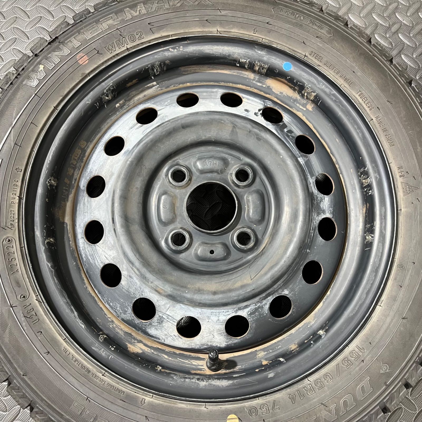 22年製 155 65 R 14 ダンロップ ウインターマックス WM 02 スズキ アルト ワゴンR スペーシア スタッドレスタイヤ 1190 Y