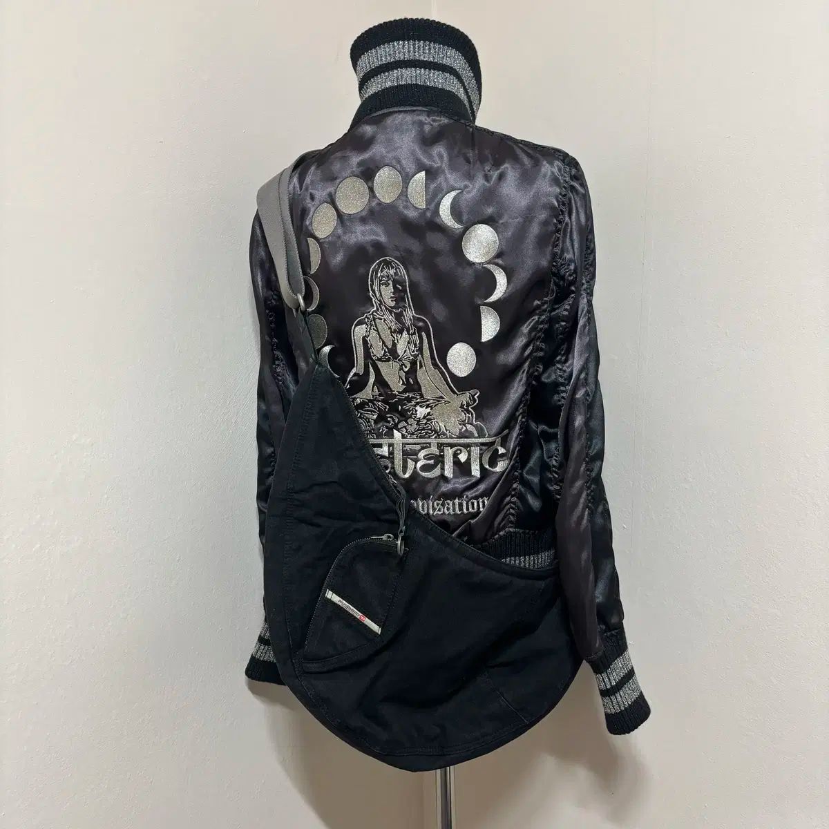 DIESEL ブルーアーカイブ ブルアカ ハーフ ムーン ショルダー バッグ