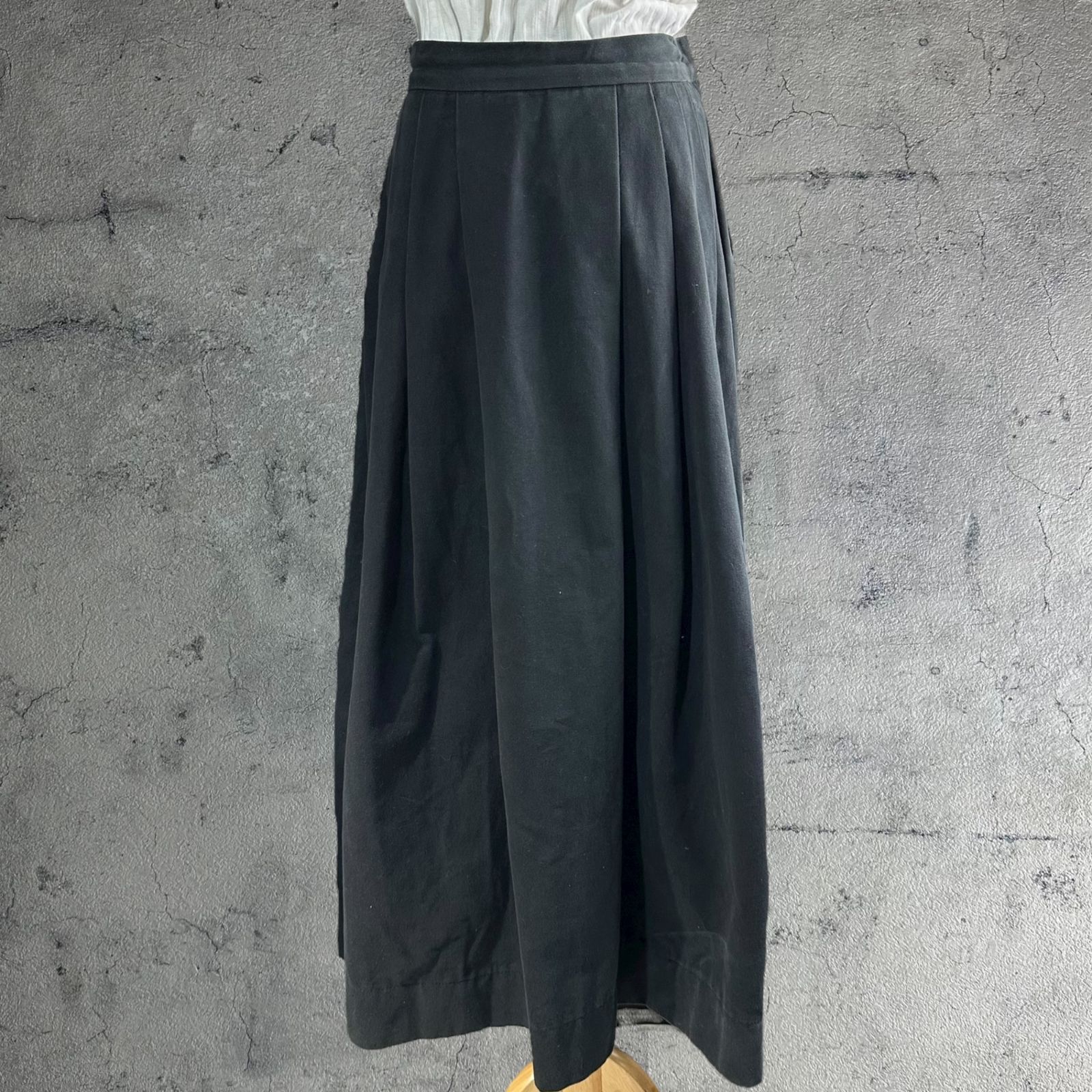 Euro ヨーロッパヴィンテージ thick cotton black long skirt コットンの肉厚地なクラシカルロングスカート 表記無し M L程度 ブラック