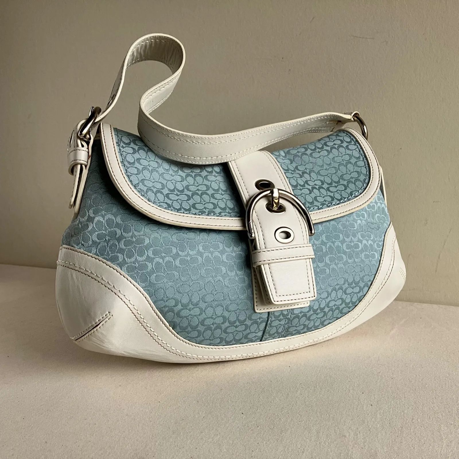 バッグ Coach Soho Y2k Vintage Bag Signature Coach Soho Vintage Y2k Blue Leather Flap Shoulder Hobo Bag - メルカリ