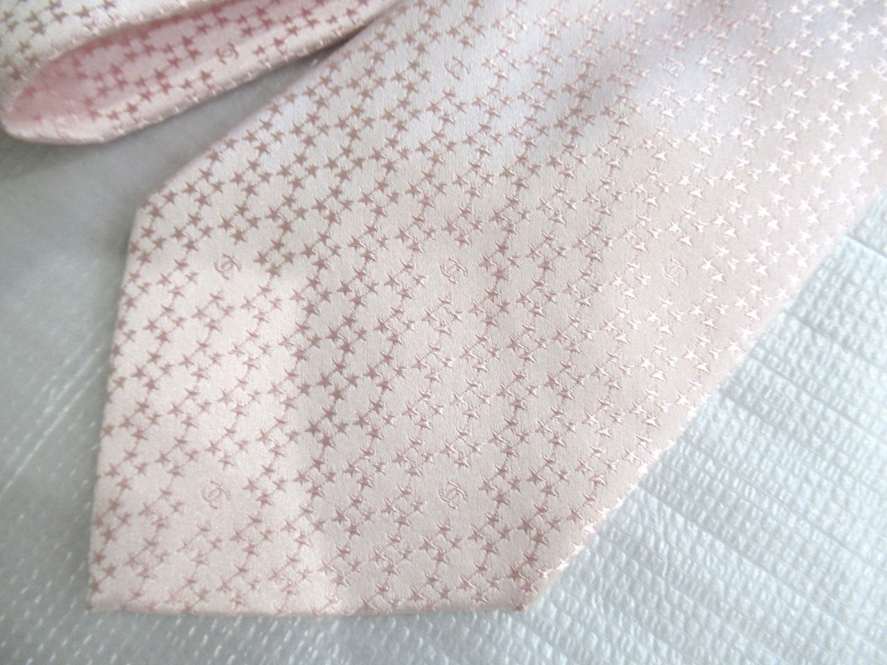 箱付✨CHANEL シャネル ネクタイ 高級シルク ココマーク パール ピンク シャネル] CHANEL ネクタイ ココマーク ピンク 高価買取り相場 | 銀蔵