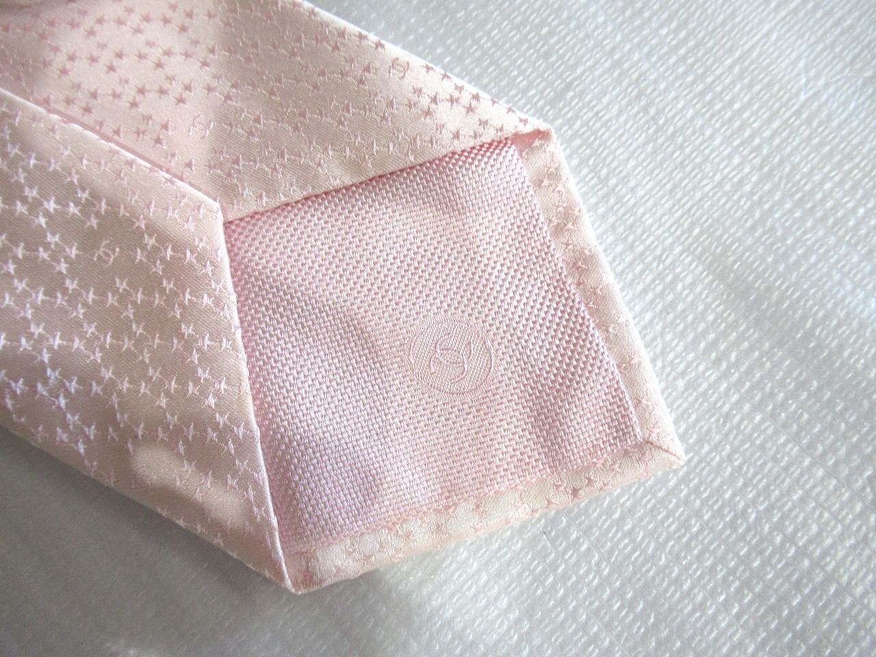 箱付✨CHANEL シャネル ネクタイ 高級シルク ココマーク パール ピンク 楽天市場】シャネル ネクタイ ピンク シルク100% 中古 ココマーク