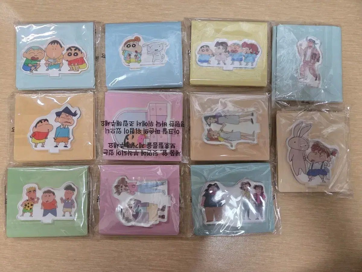 クレヨンしんちゃん　フィギュア　アクリルスタンド　まとめ売り クレヨンしんちゃん アクリルスタンド まとめ 出品 フィギュア ゲーム