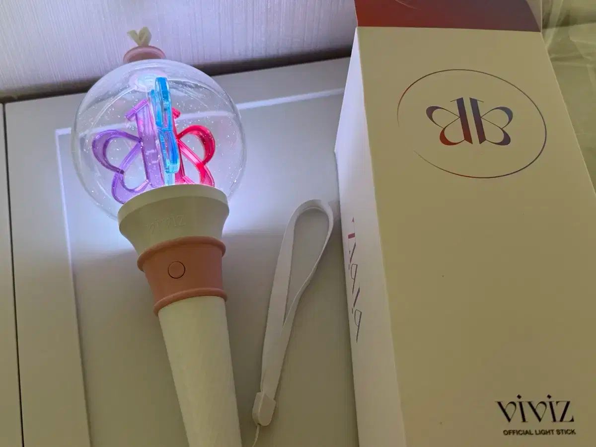 GFRIEND ペンライト　viviz Amazon.co.jp: VIVIZ - OFFICIAL LIGHT STICK 公式 ペンライト 輸入品