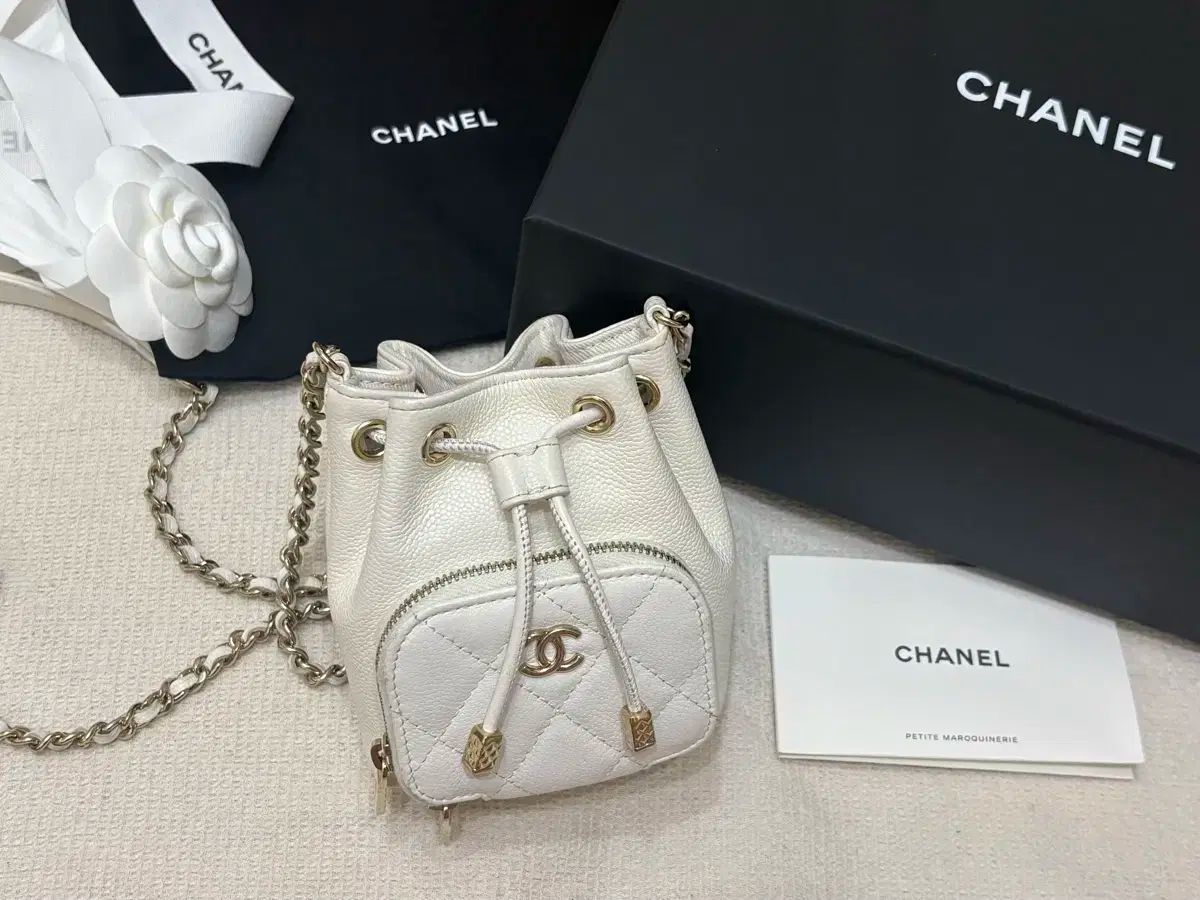 シャネル ミニ チェーン バケットバッグ 白