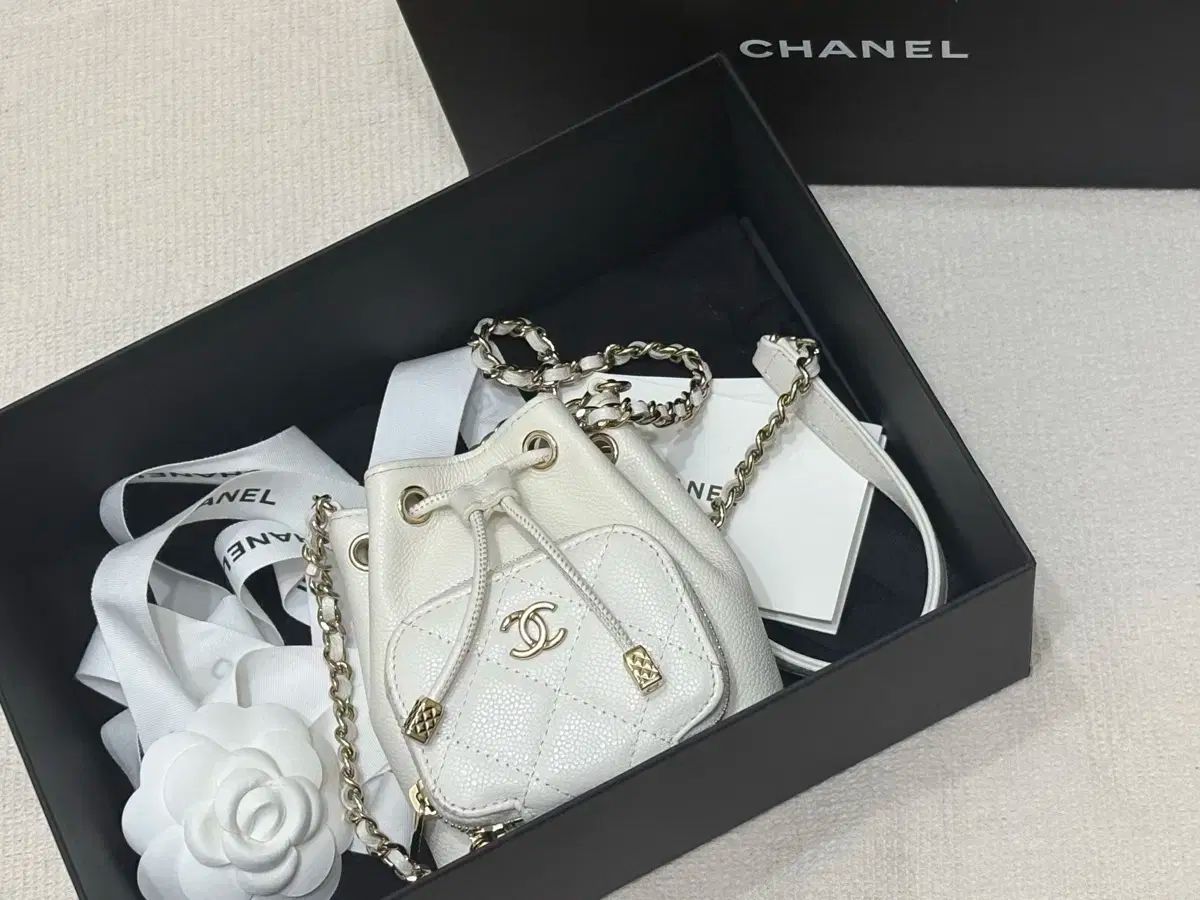 シャネル ミニ チェーン バケットバッグ 白