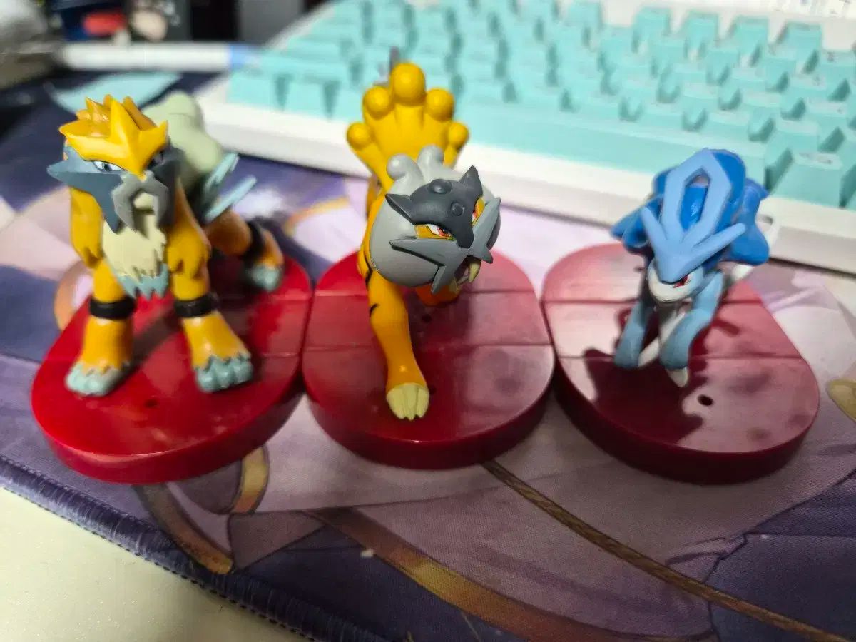 立体図鑑 イロチ 伝説の犬 アンド ライコ スイクン