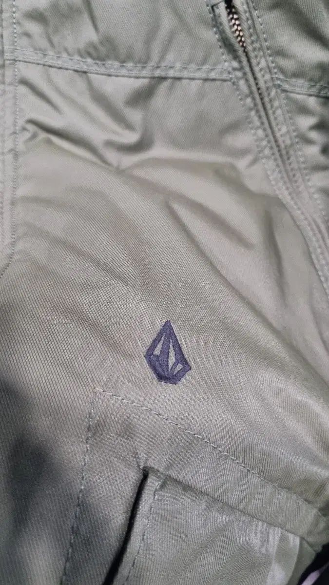 ボルコム アイテム カーキ色 MA-1ジャケット 105size 状態良し